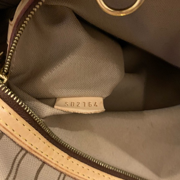 ✨ Louis Vuitton Delightful MM Handbag✨ - Picture 15 of 16